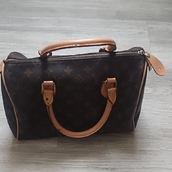 Louis Vuitton Tan Leather Accent - Picture 1 of 11